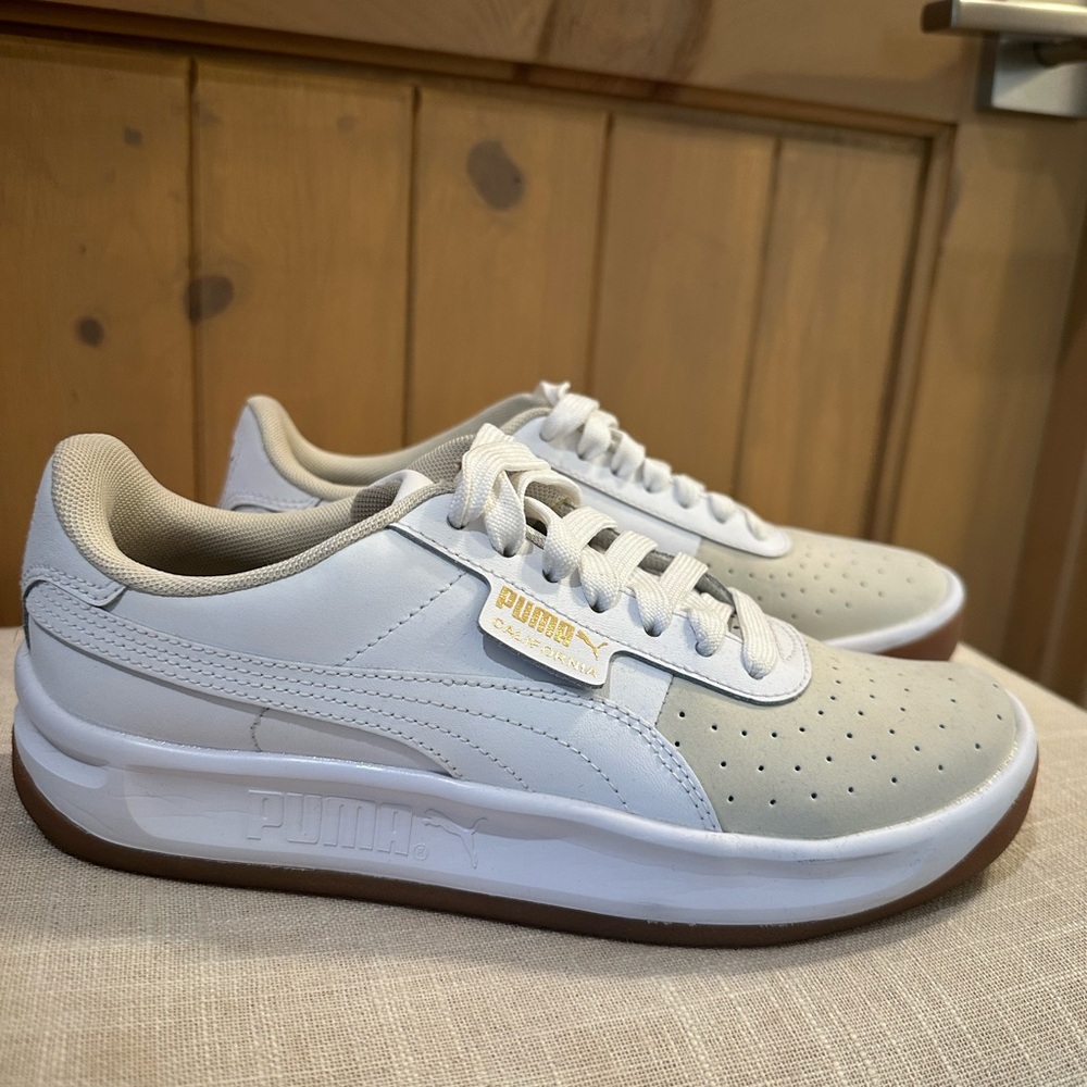 Puma Men's White and Gray Sneakers with Gum Sole